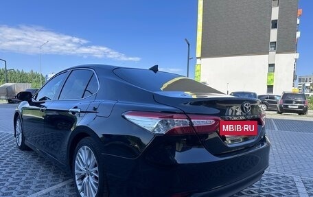 Toyota Camry, 2020 год, 1 995 000 рублей, 4 фотография