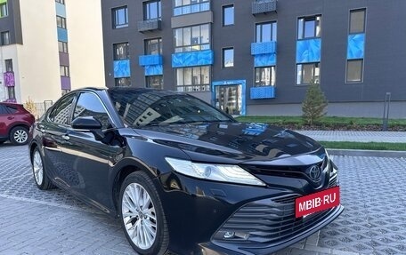 Toyota Camry, 2020 год, 1 995 000 рублей, 8 фотография