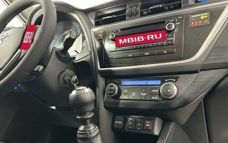 Toyota Auris II, 2013 год, 1 050 000 рублей, 24 фотография