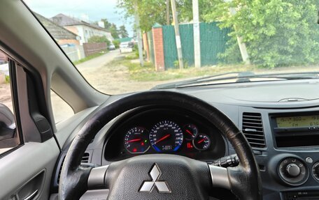 Mitsubishi Grandis, 2005 год, 750 000 рублей, 10 фотография