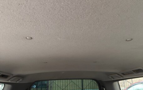 Mitsubishi Grandis, 2005 год, 750 000 рублей, 20 фотография