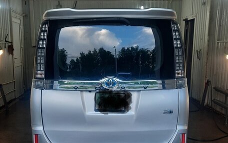 Toyota Voxy III, 2014 год, 2 000 000 рублей, 4 фотография