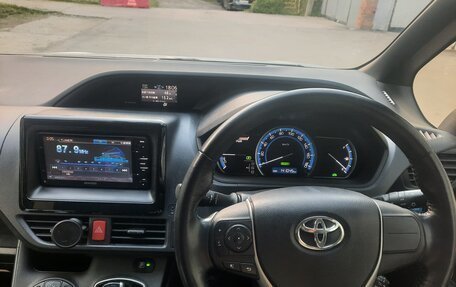 Toyota Voxy III, 2014 год, 2 000 000 рублей, 5 фотография