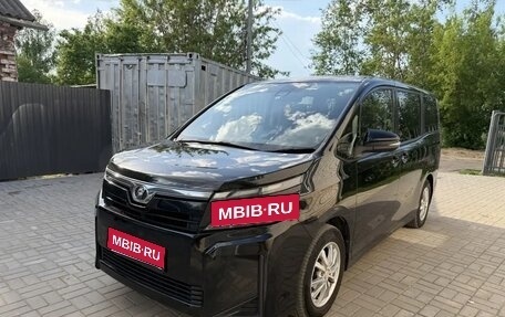 Toyota Voxy III, 2018 год, 1 900 000 рублей, 1 фотография
