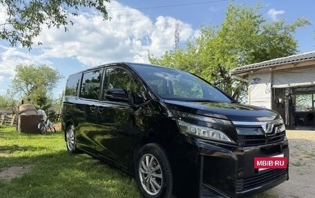 Toyota Voxy III, 2018 год, 1 900 000 рублей, 4 фотография