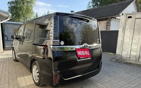 Toyota Voxy III, 2018 год, 1 900 000 рублей, 7 фотография