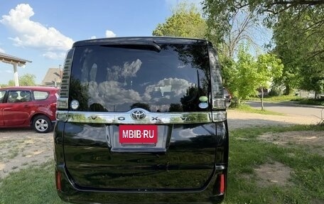 Toyota Voxy III, 2018 год, 1 900 000 рублей, 8 фотография