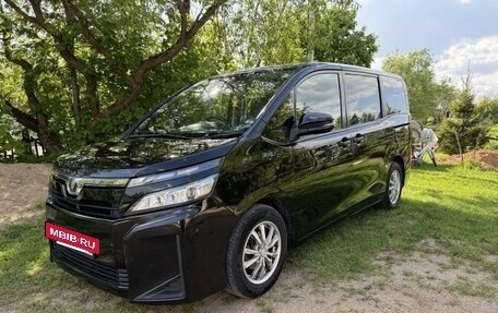 Toyota Voxy III, 2018 год, 1 900 000 рублей, 5 фотография