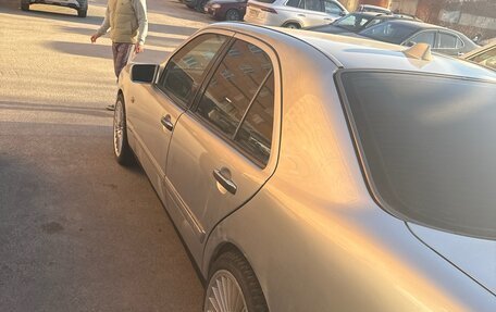 Mercedes-Benz E-Класс, 1995 год, 690 000 рублей, 2 фотография
