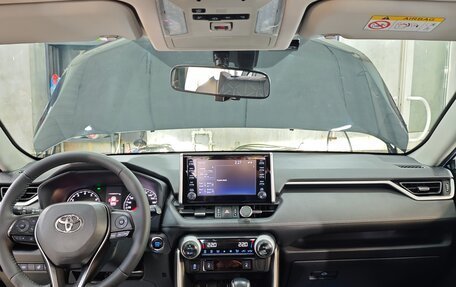Toyota RAV4, 2019 год, 3 200 000 рублей, 13 фотография