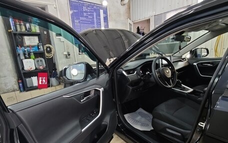 Toyota RAV4, 2019 год, 3 200 000 рублей, 28 фотография