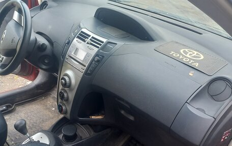 Toyota Yaris III рестайлинг, 2007 год, 400 000 рублей, 7 фотография