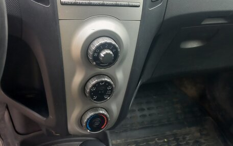 Toyota Yaris III рестайлинг, 2007 год, 400 000 рублей, 8 фотография