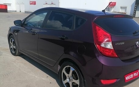 Hyundai Solaris II рестайлинг, 2011 год, 655 000 рублей, 2 фотография