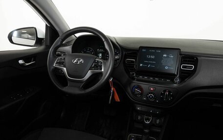 Hyundai Solaris II рестайлинг, 2021 год, 1 760 000 рублей, 13 фотография