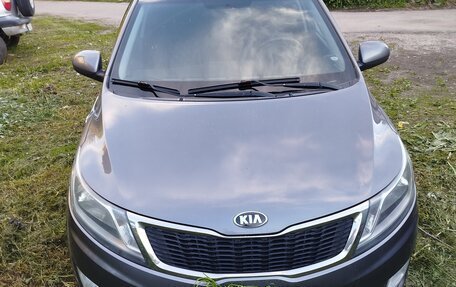 KIA Rio III рестайлинг, 2013 год, 1 000 000 рублей, 3 фотография