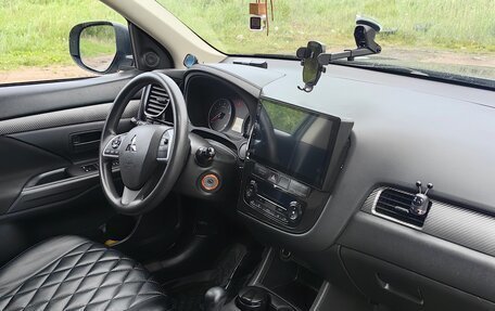 Mitsubishi Outlander III рестайлинг 3, 2015 год, 1 800 000 рублей, 10 фотография