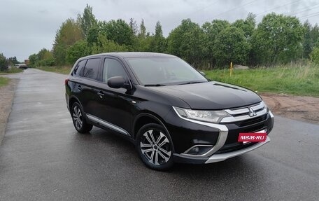 Mitsubishi Outlander III рестайлинг 3, 2015 год, 1 800 000 рублей, 8 фотография