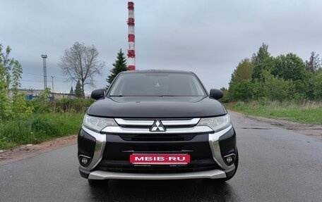 Mitsubishi Outlander III рестайлинг 3, 2015 год, 1 800 000 рублей, 2 фотография
