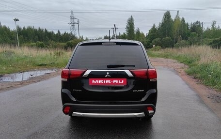Mitsubishi Outlander III рестайлинг 3, 2015 год, 1 800 000 рублей, 6 фотография