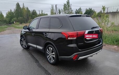 Mitsubishi Outlander III рестайлинг 3, 2015 год, 1 800 000 рублей, 5 фотография