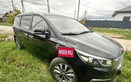 KIA Carnival III, 2017 год, 2 280 000 рублей, 2 фотография