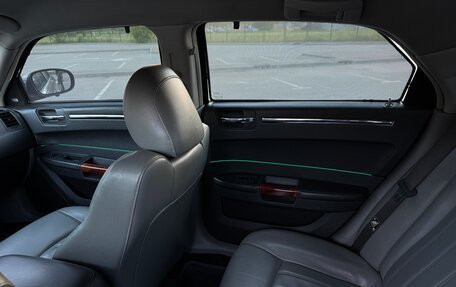 Chrysler 300C II, 2006 год, 1 350 000 рублей, 11 фотография