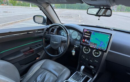 Chrysler 300C II, 2006 год, 1 350 000 рублей, 10 фотография