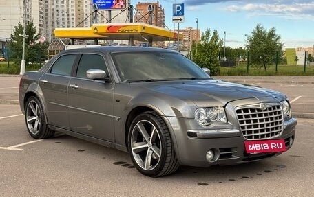 Chrysler 300C II, 2006 год, 1 350 000 рублей, 7 фотография