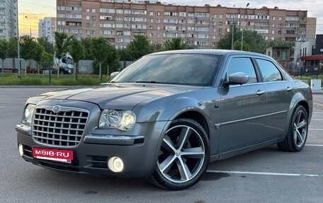 Chrysler 300C II, 2006 год, 1 350 000 рублей, 9 фотография