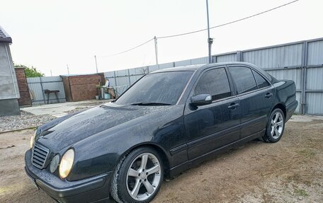 Mercedes-Benz E-Класс, 1999 год, 285 000 рублей, 1 фотография