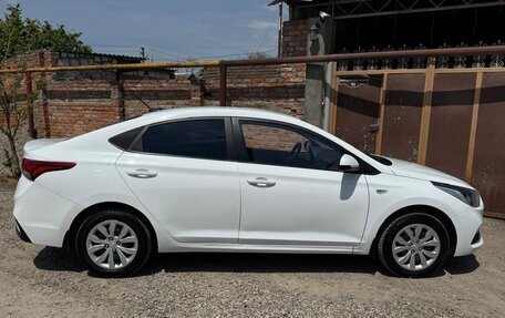 Hyundai Solaris II рестайлинг, 2017 год, 970 000 рублей, 3 фотография