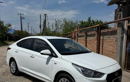 Hyundai Solaris II рестайлинг, 2017 год, 970 000 рублей, 2 фотография