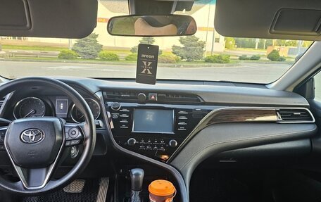 Toyota Camry, 2019 год, 2 350 000 рублей, 4 фотография