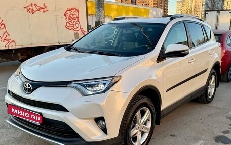 Toyota RAV4, 2016 год, 2 800 000 рублей, 2 фотография