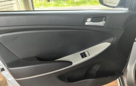 Hyundai Solaris II рестайлинг, 2013 год, 660 000 рублей, 17 фотография