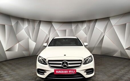 Mercedes-Benz E-Класс, 2019 год, 3 650 000 рублей, 6 фотография