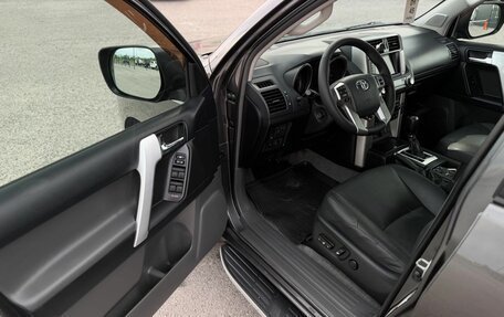 Toyota Land Cruiser Prado 150 рестайлинг 2, 2011 год, 2 290 000 рублей, 15 фотография