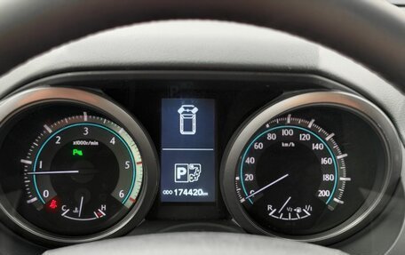 Toyota Land Cruiser Prado 150 рестайлинг 2, 2011 год, 2 290 000 рублей, 16 фотография