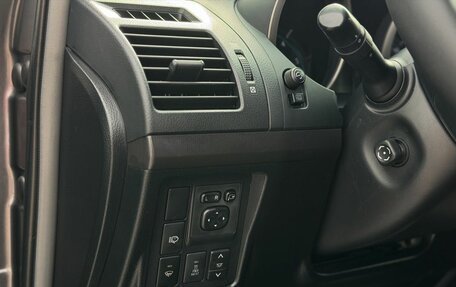 Toyota Land Cruiser Prado 150 рестайлинг 2, 2011 год, 2 290 000 рублей, 20 фотография
