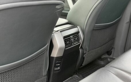 Toyota Land Cruiser Prado 150 рестайлинг 2, 2011 год, 2 290 000 рублей, 32 фотография