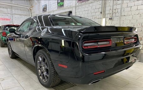 Dodge Challenger III рестайлинг 2, 2018 год, 3 900 000 рублей, 3 фотография