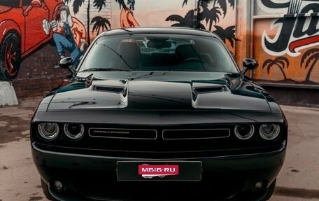 Dodge Challenger III рестайлинг 2, 2018 год, 3 900 000 рублей, 4 фотография