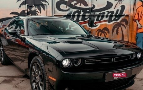 Dodge Challenger III рестайлинг 2, 2018 год, 3 900 000 рублей, 2 фотография