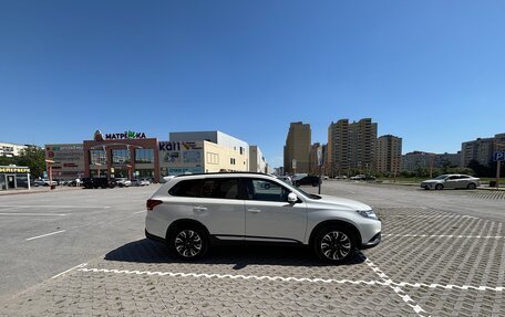 Mitsubishi Outlander III рестайлинг 3, 2021 год, 2 450 000 рублей, 1 фотография