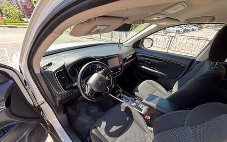Mitsubishi Outlander III рестайлинг 3, 2021 год, 2 450 000 рублей, 5 фотография