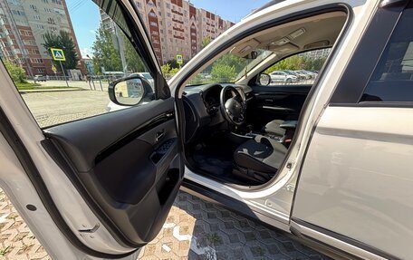 Mitsubishi Outlander III рестайлинг 3, 2021 год, 2 450 000 рублей, 6 фотография