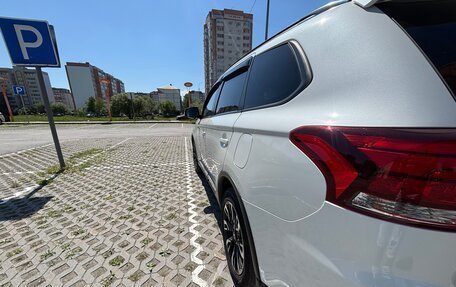 Mitsubishi Outlander III рестайлинг 3, 2021 год, 2 450 000 рублей, 14 фотография