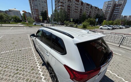 Mitsubishi Outlander III рестайлинг 3, 2021 год, 2 450 000 рублей, 11 фотография