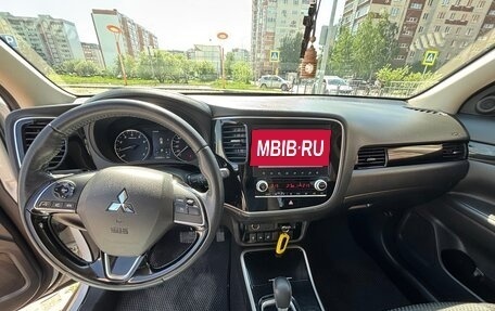Mitsubishi Outlander III рестайлинг 3, 2021 год, 2 450 000 рублей, 2 фотография